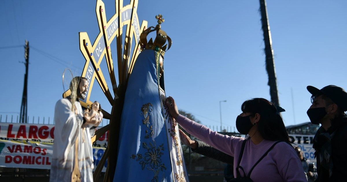 Miles de creyentes peregrinaron a Luján para pedir por "salud y trabajo"
