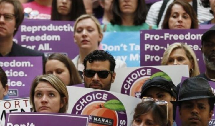 Mujeres en USA se manifiestan por el derecho al aborto