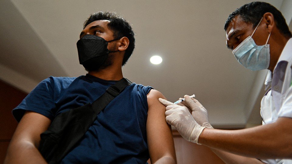 Vacunación completa contra COVID en Latinoamérica sólo llega al 39%: OPS