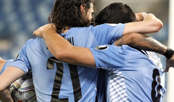 translated from Spanish: With the returns of Cavani and Suárez, Uruguay confirmed the summoned