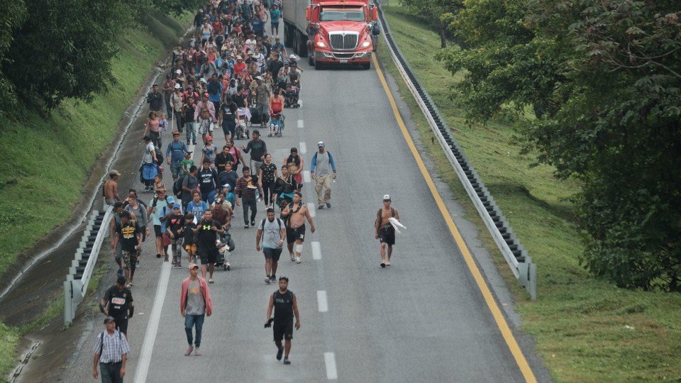 ‘¡Mentiras, nos van a deportar!’; migrantes desconfían de ayuda de México