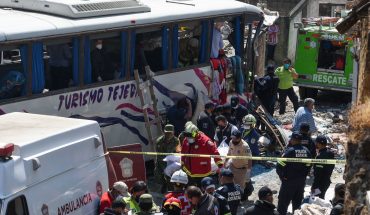 Bus crash in Edomex leaves at least 19 dead and 30 injured