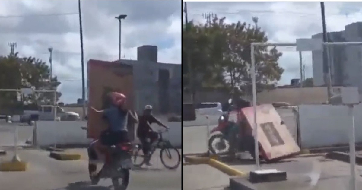Compraron un televisor gigante, lo quisieron transportar en moto y el viaje se volvió viral