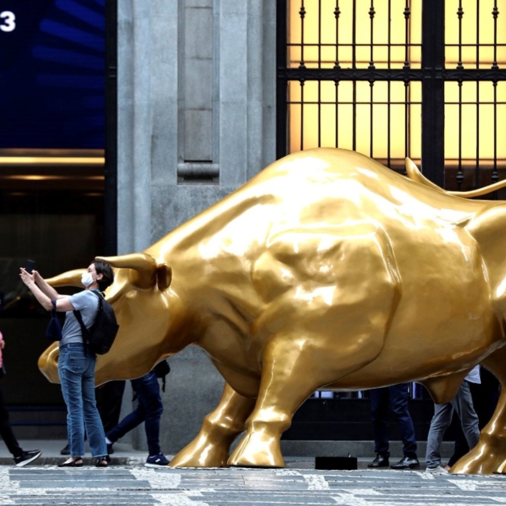 Controversial Wall Street-style golden bull removed mounted in Sao Paulo