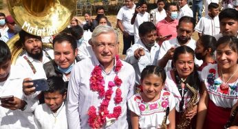 Dan “concierto privado” a AMLO durante su visita en Oaxaca
