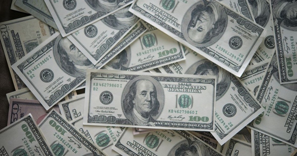 El dólar blue volvió a subir y cerró a $201,50