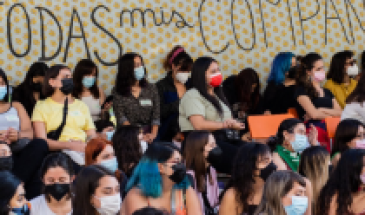 Feministas se organizan en la Usach por los derechos de las mujeres ante un posible gobierno de extrema derecha