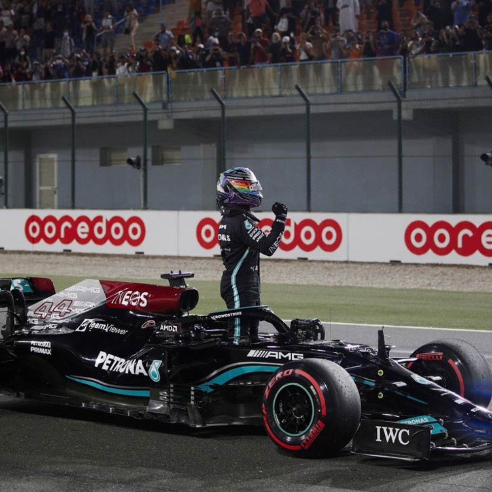 Hamilton se queda con la pole en Qatar, Checo eliminado en Q2
