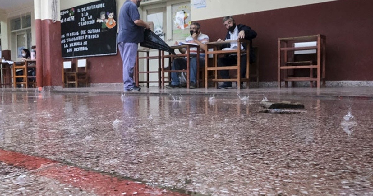 La intensa lluvia afectó las elecciones en Chaco y Corrientes