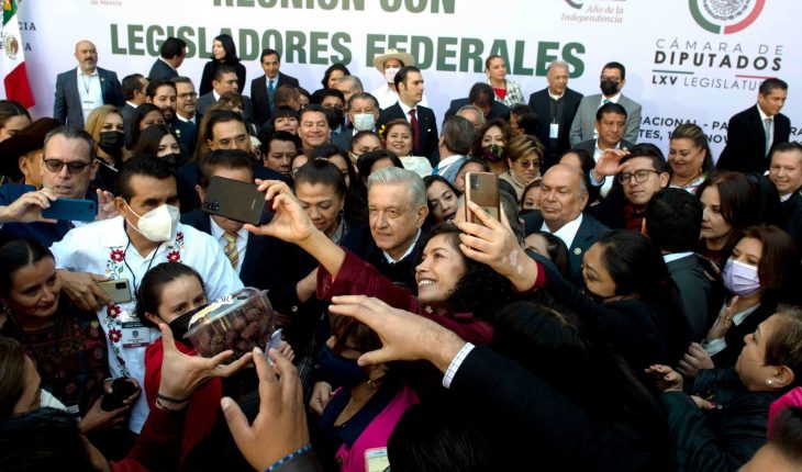 Lawmakers promise AMLO to approve the Electricity Reform; will come out to explain it