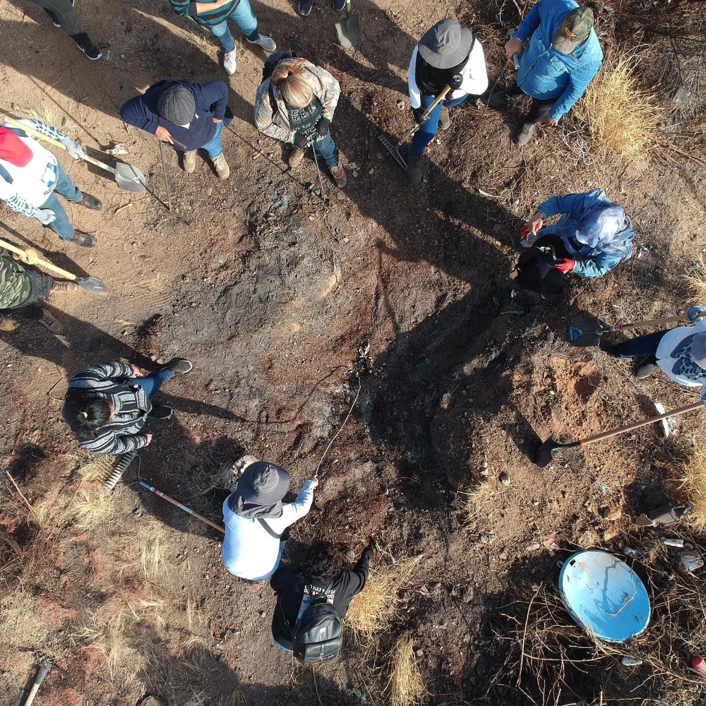 Madres rastreadoras hallan fosas clandestinas en Altar, Sonora
