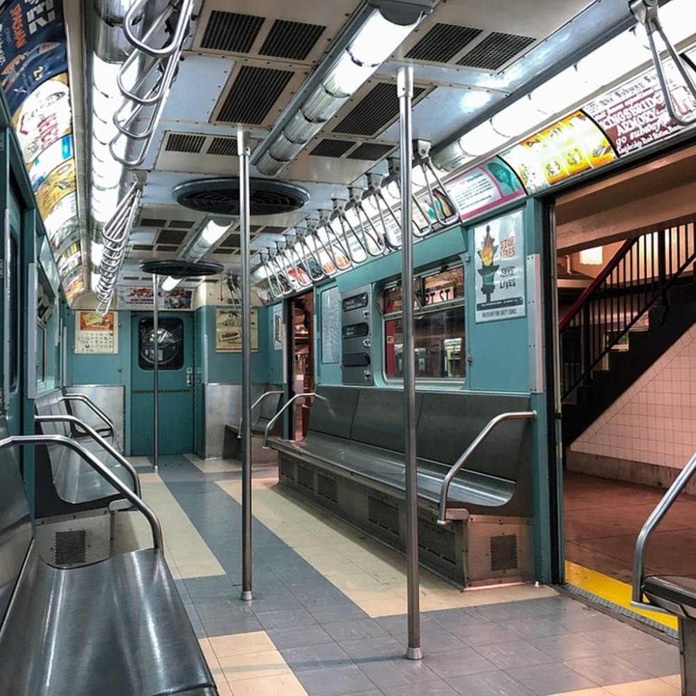 Mujer es asaltada a golpes en metro de ciudad de Nueva York