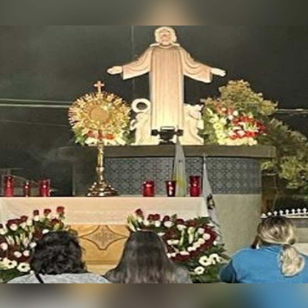 Padres de Guanajuato instalan réplica de Cristo Rey en USA