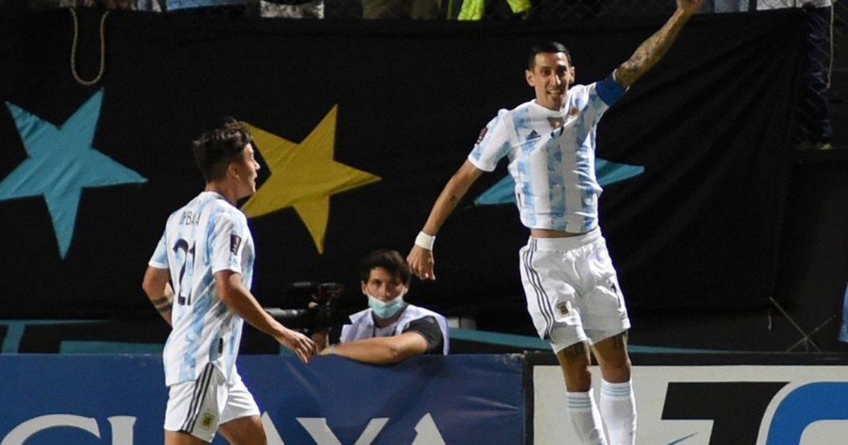 Un relator uruguayo insultó a Di María y Dybala antes del gol del seleccionado argentino
