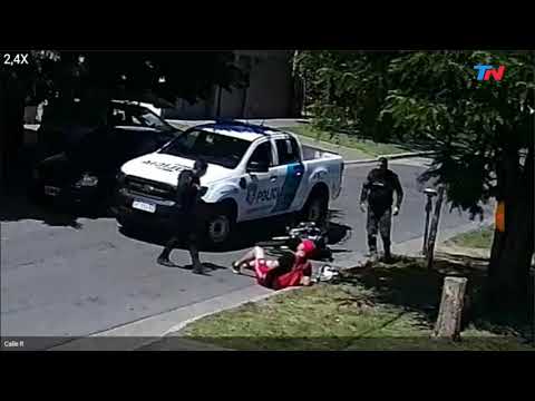 Policías atropellaron a un chico que iba en moto porque no paró en un control