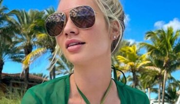 Alexa Collins enamora en la playa en traje de baño verde