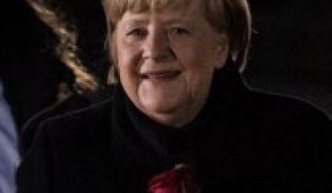 Angela Merkel, despedida con honores militares, pide optimismo a los alemanes
