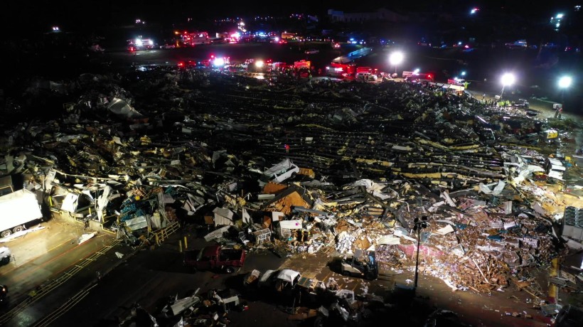 At least 50 people were killed by the impact of several tornadoes in the U.S.