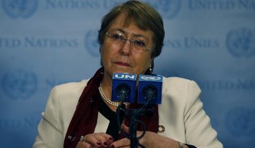 Bachelet dijo que “bajo ninguna circunstancia” se puede administrar una vacuna a la fuerza