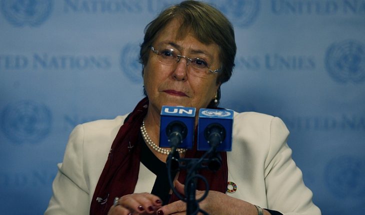 Bachelet dijo que "bajo ninguna circunstancia" se puede administrar una vacuna a la fuerza
