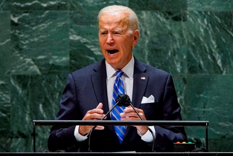 Biden promete acelerar la donación de vacunas a otros países ante variante Omicron