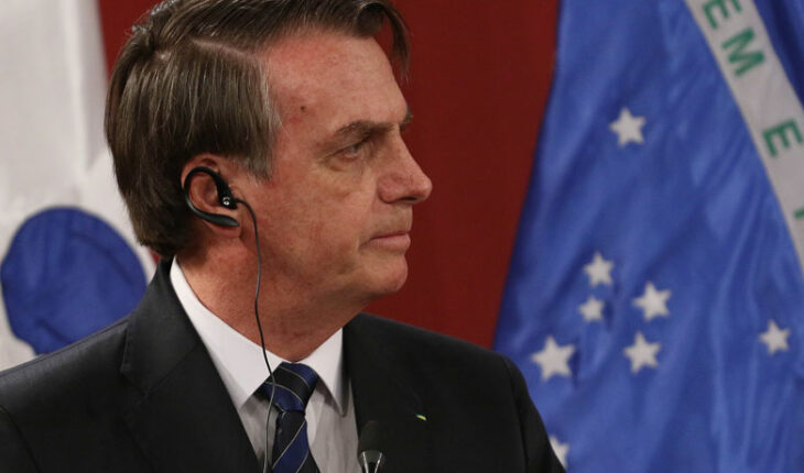 Bolsonaro envió "saludo formal" al Presidente electo y dijo que 55% votó "por el tal" Boric
