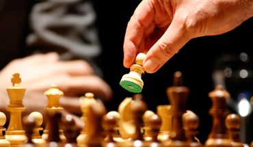Carlsen se perfila como favorito para coronarse campeón en el mundial de ajedrez