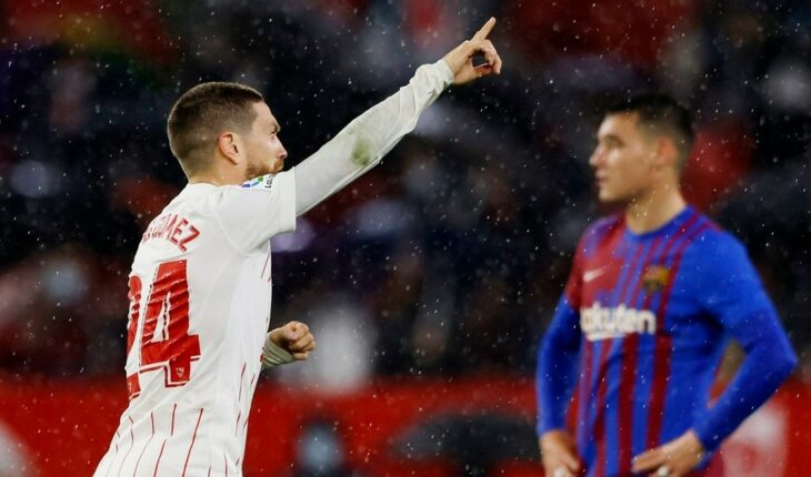 Con gol del "Papu" Gómez, Sevilla y Barcelona empataron 1 a 1