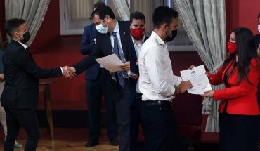 Diego Buonanotte and Matías Zaldivia received the letter of nationalization