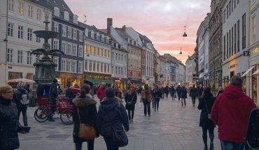 Dinamarca cierra escuelas y limita el ocio nocturno para detener el avance del coronavirus