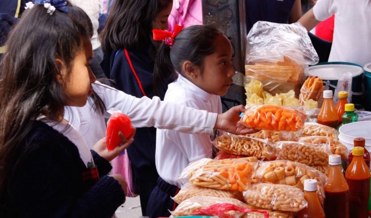Diputados aprueban prohibir la venta de comida chatarra en escuelas