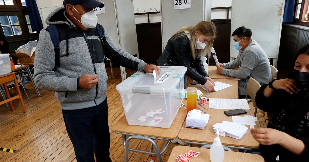 Elecciones en Chile: comenzó el balotaje por la presidencia entre dos polos opuestos