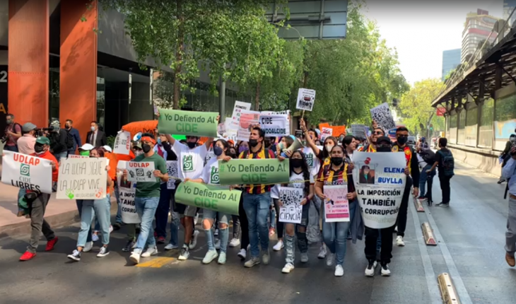 Estudiantes del CIDE marchan al Senado; cierran Reforma
