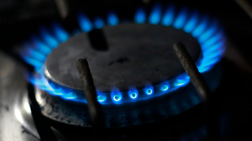 FNE entregó informe final: reformas podrían abaratar 15% al gas licuado y entre 13% y 20% al gas natural