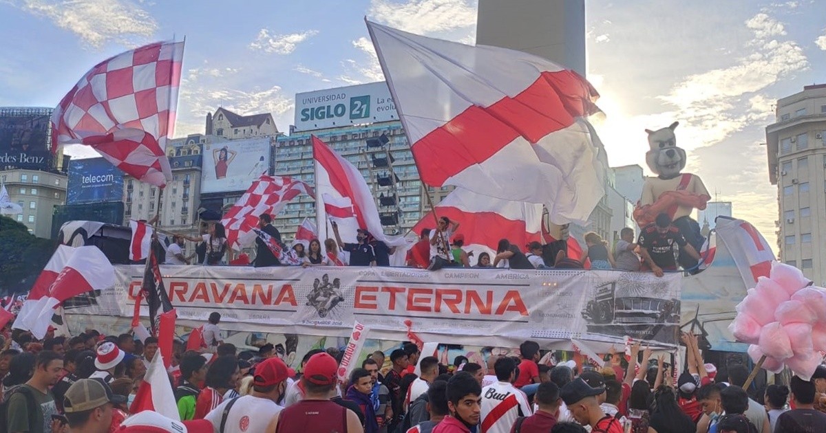 From the Obelisk to the Monumental: the third Eternal Caravan of River fans