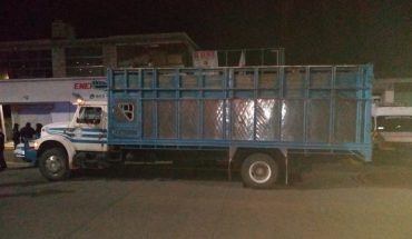 Migración localiza a 143 migrantes en la caja de un camión en Oaxaca