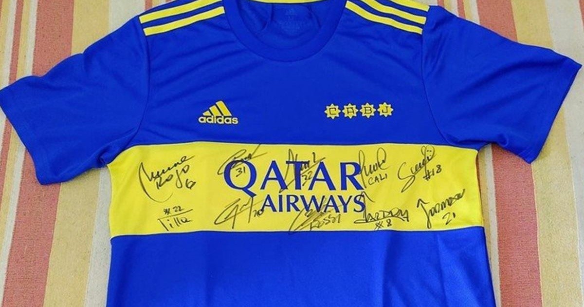 Subastan camisetas firmadas por futbolistas a beneficio del Hospital de Niños Pedro de Elizalde