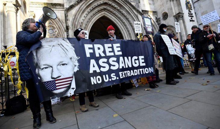 Tribunal londinense dio la razón a EE.UU. y dictó que Assange puede ser extraditado