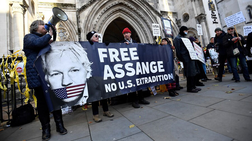 Tribunal londinense dio la razón a EE.UU. y dictó que Assange puede ser extraditado