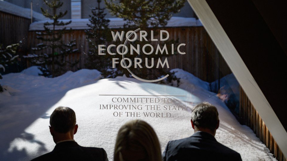 Variante Ómicron 'cancela' Foro Económico de Davos