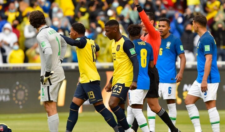 Brasil y Ecuador empataron en un partido con cuatro intervenciones del VAR