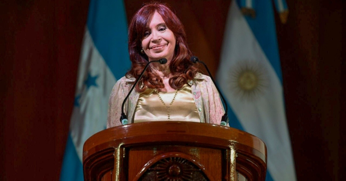 CFK: "Del mismo modo que se financiaban golpes militares, se financian golpes judiciales"