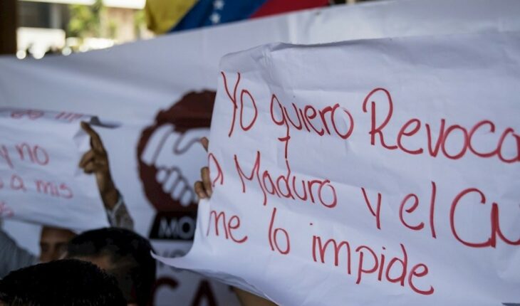 Collection of signatures against Maduro to a minimum after opposition boycott