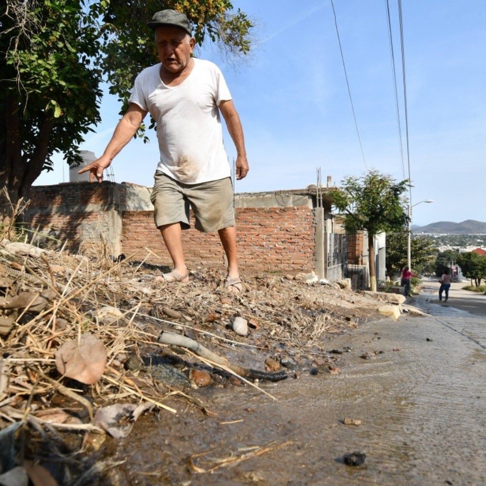 En Lomas del Ébano, Mazatlán, viven entre fugas de agua