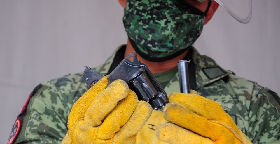 Estados de EU respaldan demanda de México contra fabricantes de armas