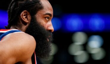 Harden injures his knee, and is out today against blazers