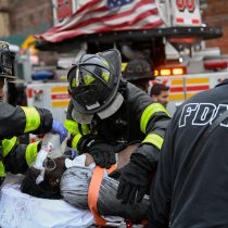 Incendio en edificio en Nueva York deja 19 muertos y decenas de heridos