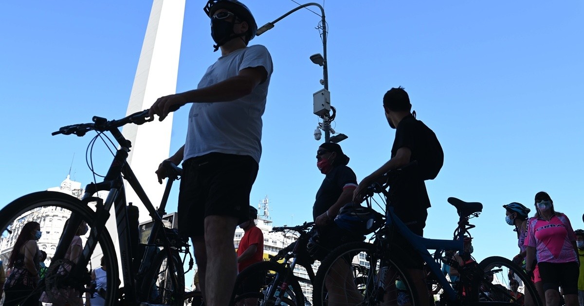 Justice for Marcela Bimonte: massive march of cyclists at the Obelisk
