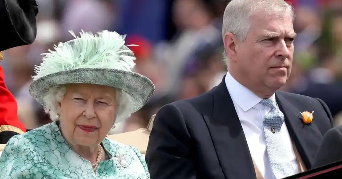 La reina Isabel II le retiró sus cargos honoríficos al príncipe Andrés ante la denuncia por abuso sexual