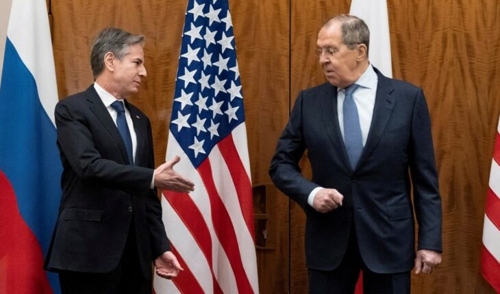 Las autoridades diplomáticas de Rusia y EEUU se reunieron sin bajar la tensión